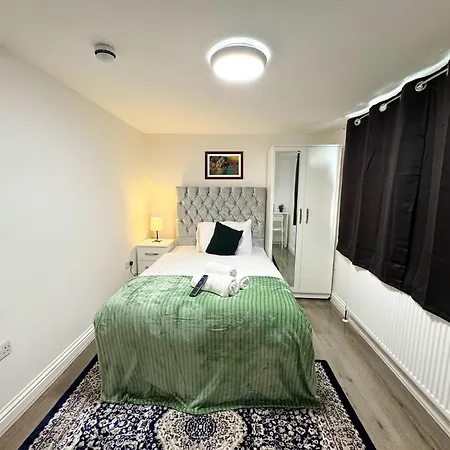 Heathrow Lodge Bnb